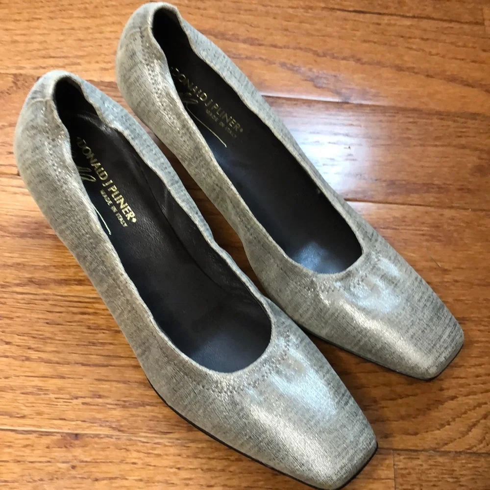 🔥 Closet Clear Out🔥. Donald Pliner kitten heels - Picture 2 of 10